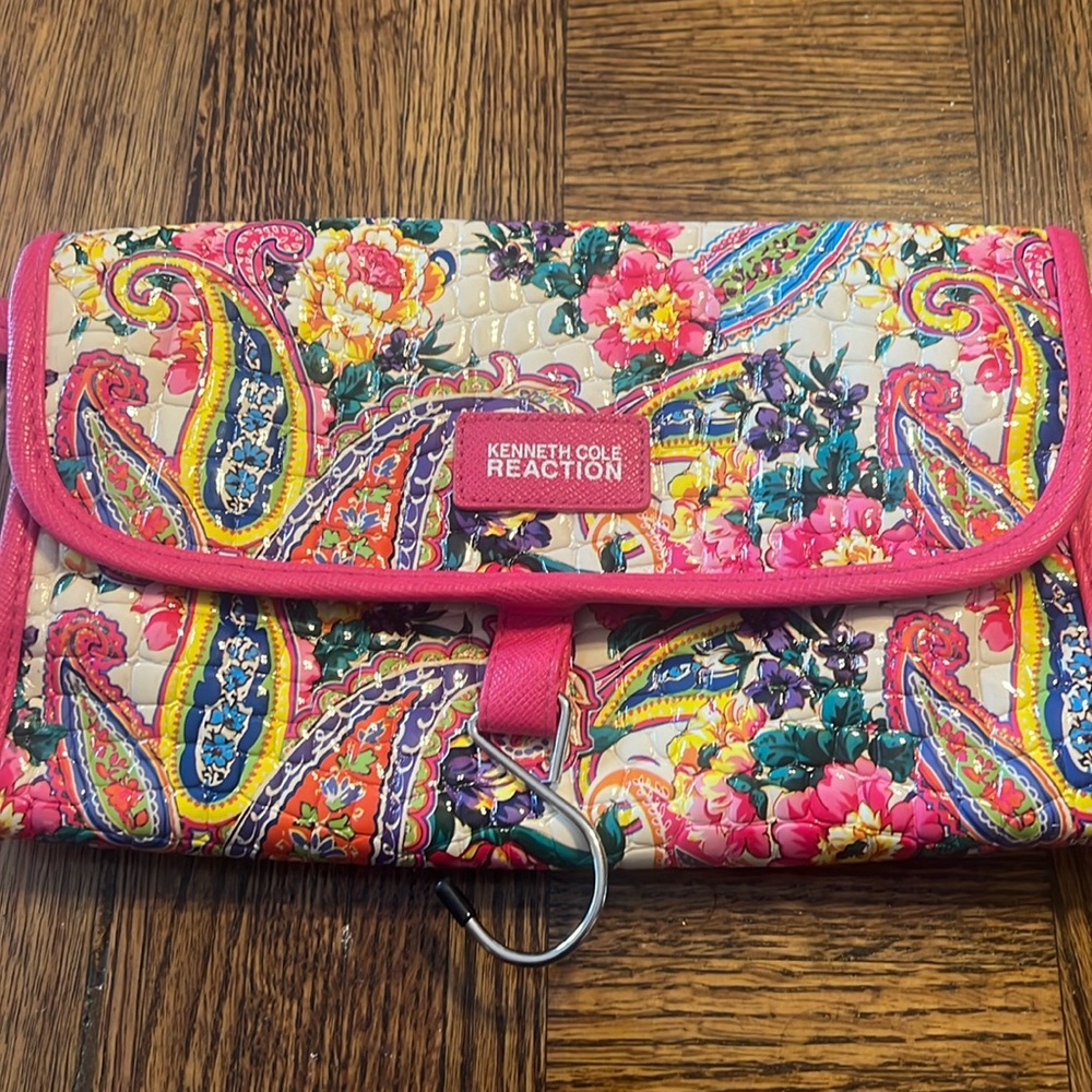 Kenneth Cole cosmetic travel bag with hanger